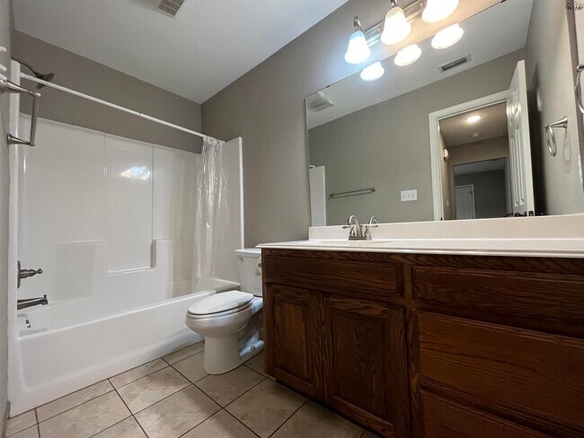 Building Photo - 2908 Featherston Ave