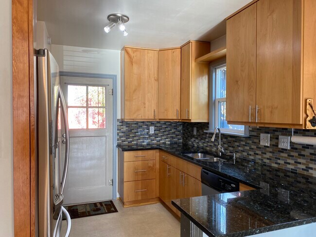 Building Photo - 1910 W Jefferson St