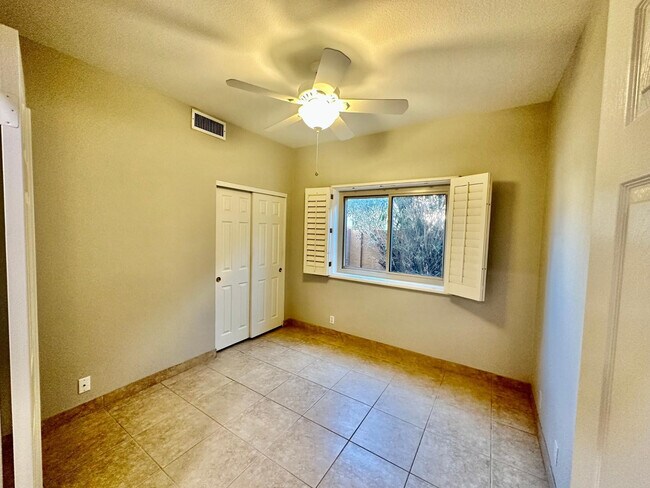 Building Photo - 9071 E Caribbean Ln