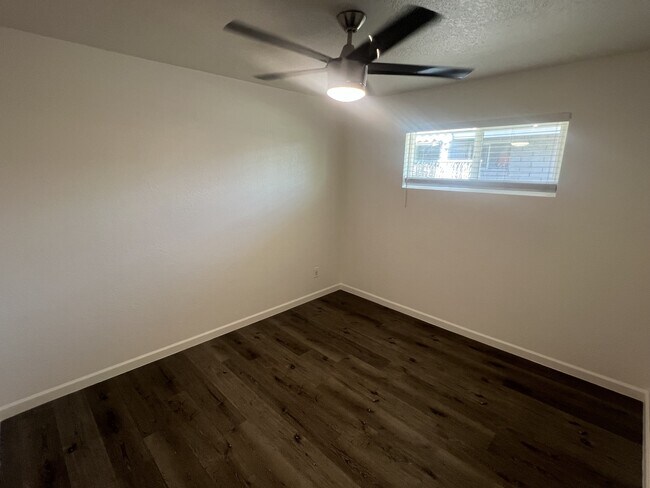 Building Photo - 1325 N 48th St