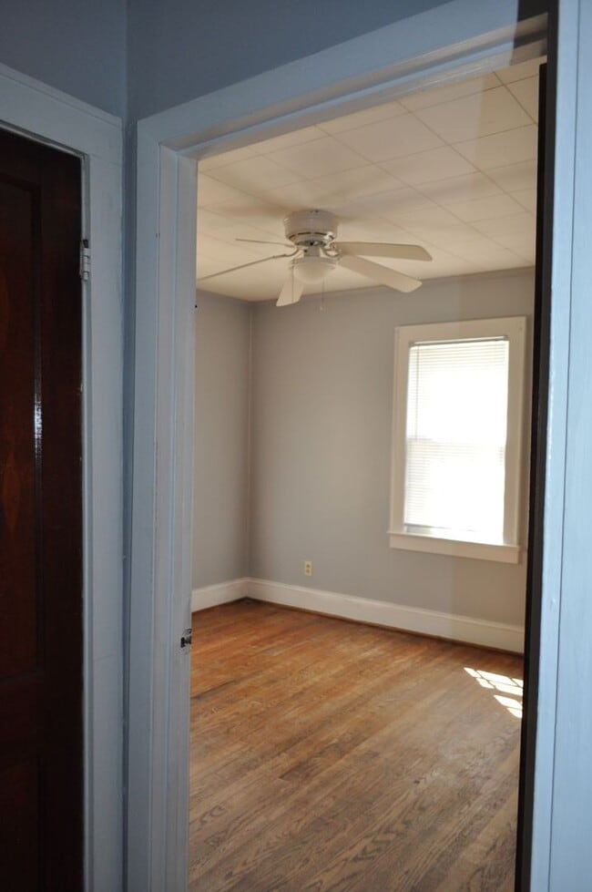 Building Photo - FOR RENT - Terrific location, great price....near everything!