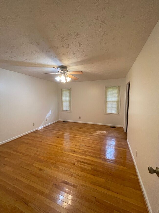 Building Photo - 1701 Pennyroyal Rd