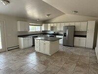 Building Photo - Beautiful home with spacious layout