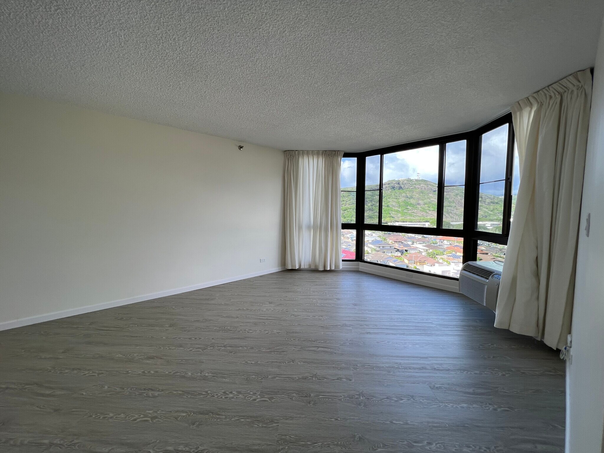Building Photo - 5070 Likini St