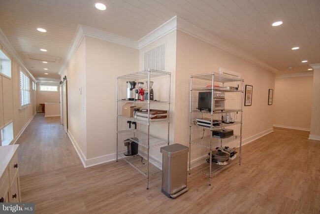 Building Photo - 7918 Bloomfield Rd