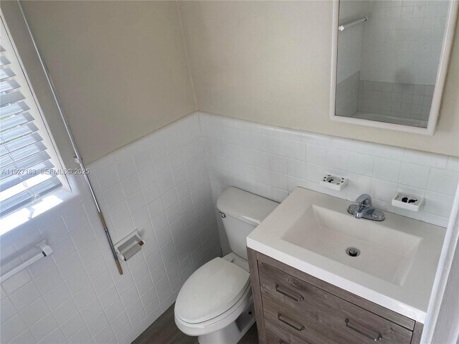 Building Photo - 673 NE 92nd St