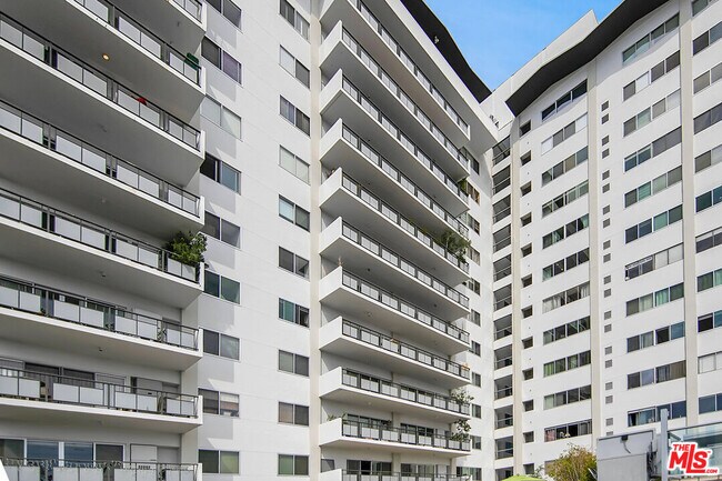 Building Photo - 1155 N La Cienega Blvd
