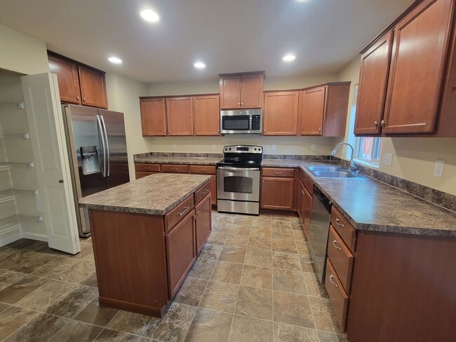Building Photo - Spacious 3 Bedroom Home in Silverdale!