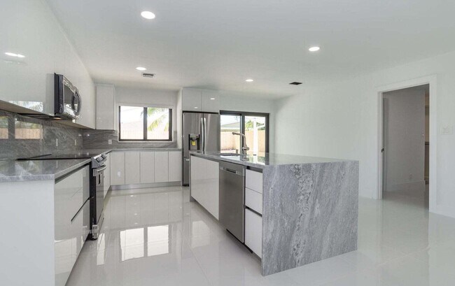 Building Photo - 524 NW 53rd St