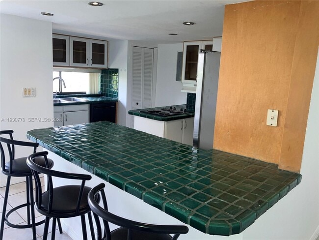 Building Photo - 17021 N Bay Rd