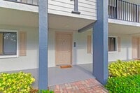 Building Photo - 711 Forest Club Dr