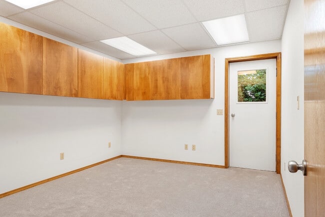 Building Photo - 1324 Stonehaven Dr