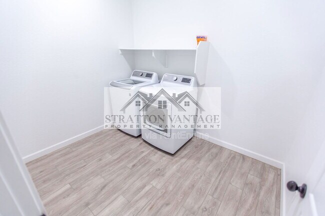 Building Photo - 13413 W Tether Trail