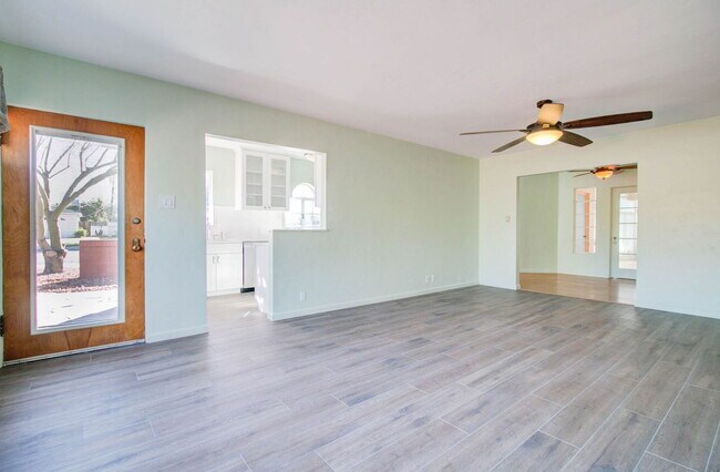 Building Photo - 1301 W Mulberry Dr