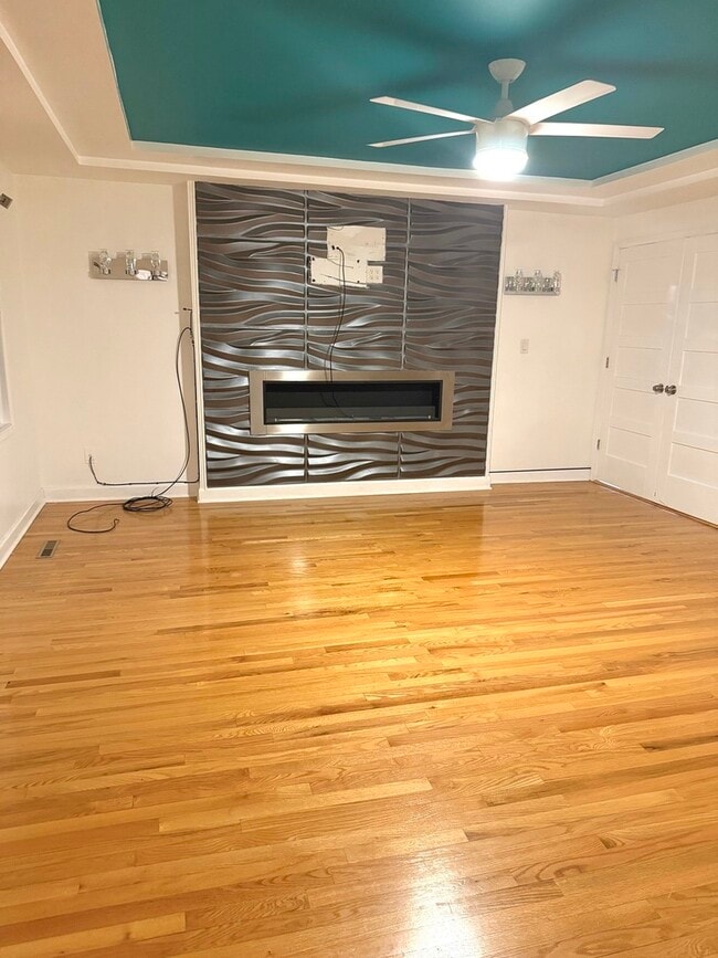 Building Photo - 17312 Valley View Dr