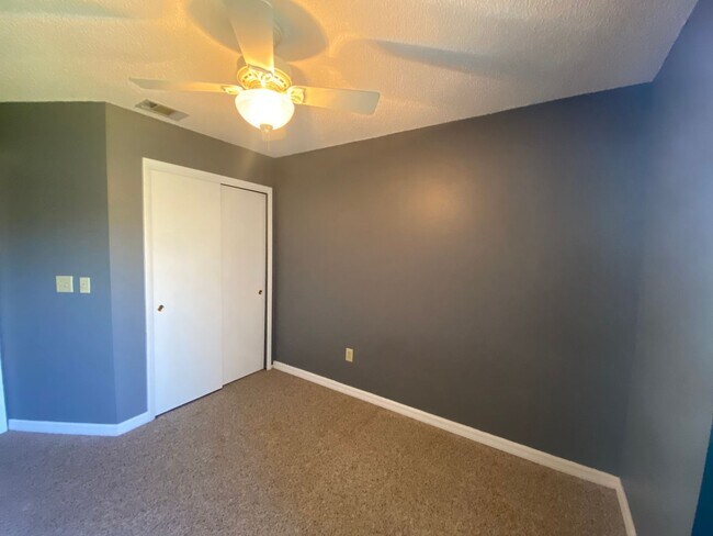 Building Photo - 3/2.5 IN BEACON HILL WITH BRICK FIREPLACE