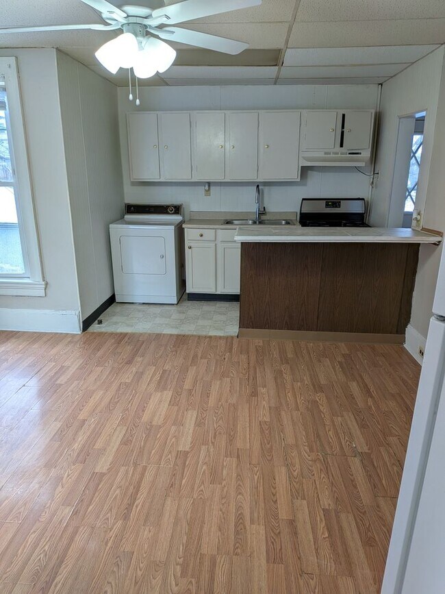 Building Photo - 1106-1108 Gibbson MGMT