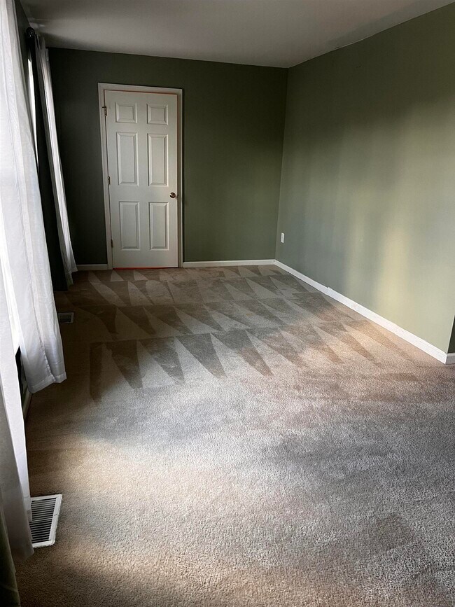 Building Photo - 704 St Thomas Dr