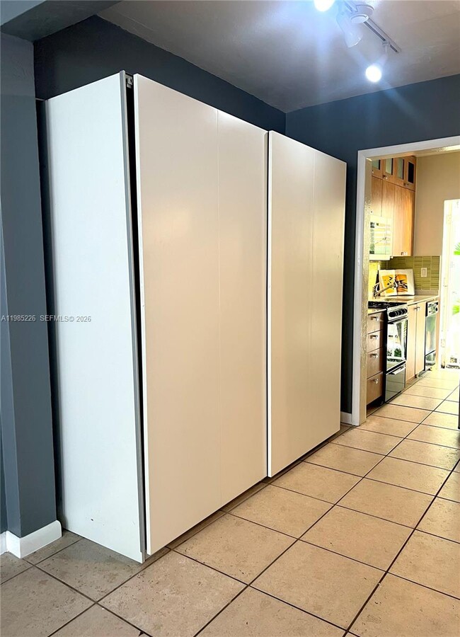 Building Photo - 835 Meridian Ave