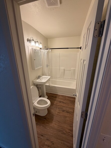 Building Photo - 63757 Harriet Rd