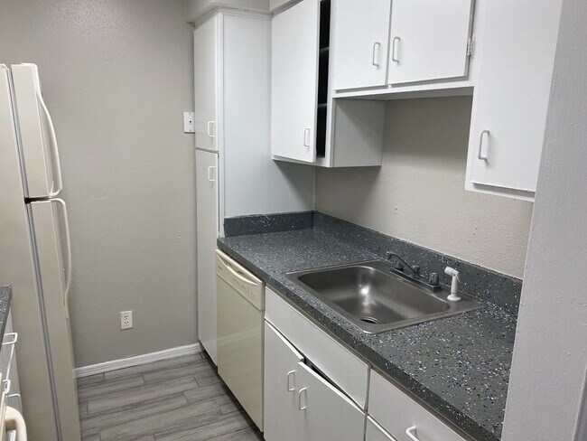 Building Photo - Serravella - 285-202