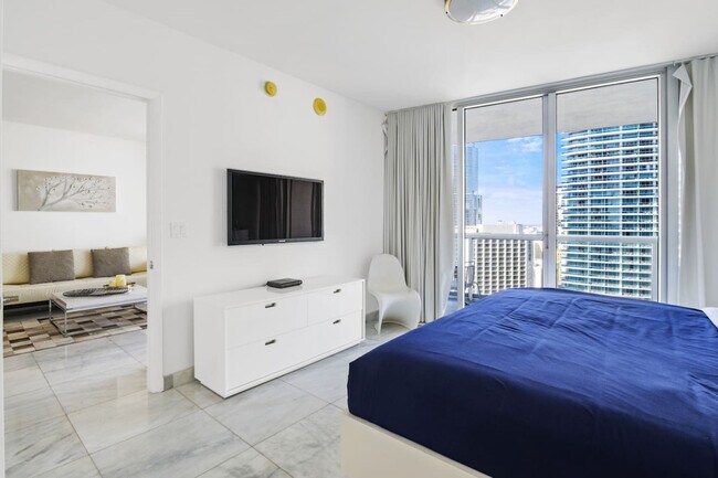 Building Photo - 485 Brickell Ave