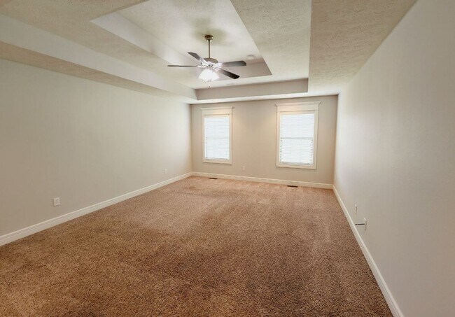 Building Photo - 5040 E Hedgerow Dr
