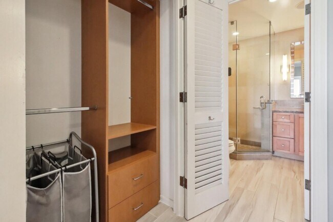 Building Photo - 1155 N La Cienega Blvd