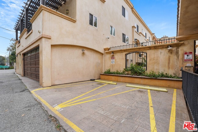 Building Photo - 16123 Sunset Blvd