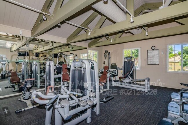 Building Photo - 7405 Charmant Dr