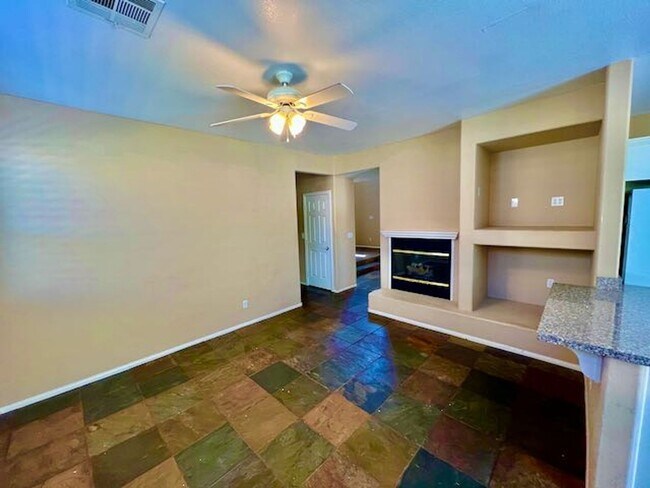Building Photo - Sunridge Stunner! 4 Bedrooms!