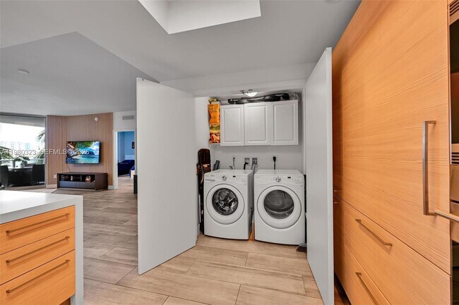 Building Photo - 17111 Biscayne Blvd