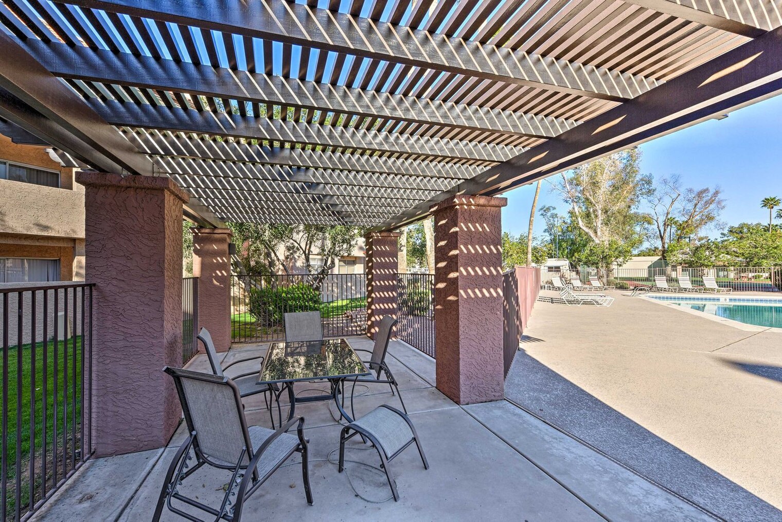 Building Photo - 602 North May-SI ID1545661P