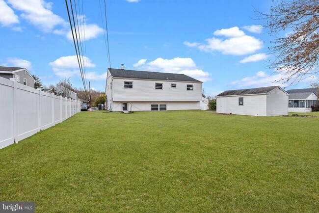 Building Photo - 131 Kipling Dr