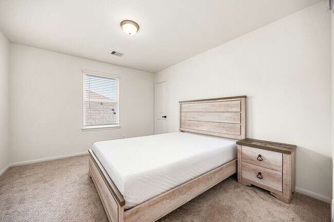 Building Photo - 2487 Solaris Bnd Dr