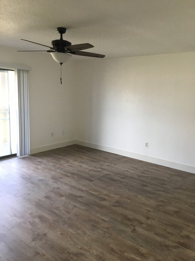 Building Photo - Country Acres