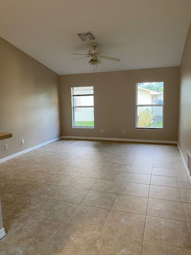 Building Photo - 2 bedroom, 2 bath home for rent