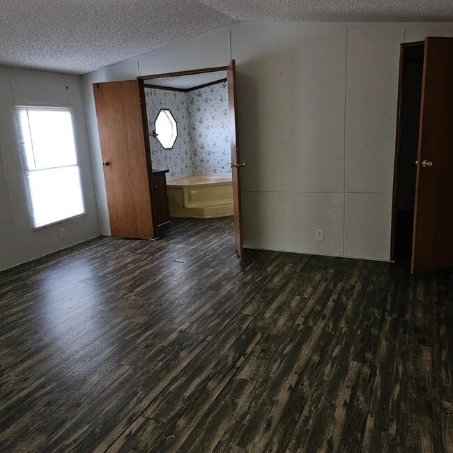 Building Photo - 539 Market St