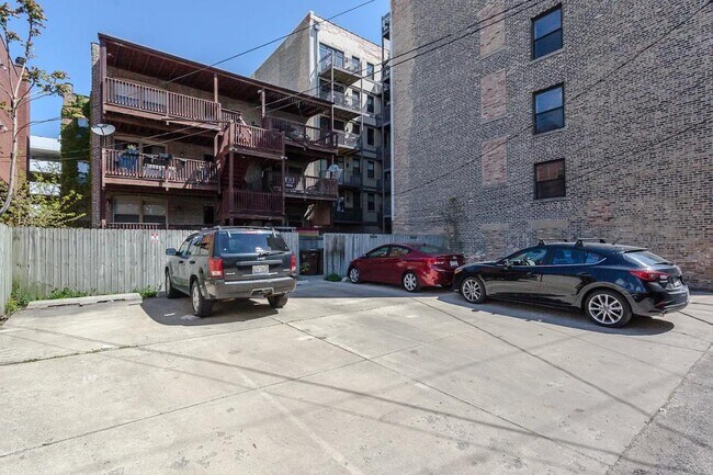 Building Photo - 819 W Eastwood Ave