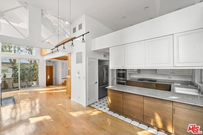 Building Photo - 1011 Pacific St