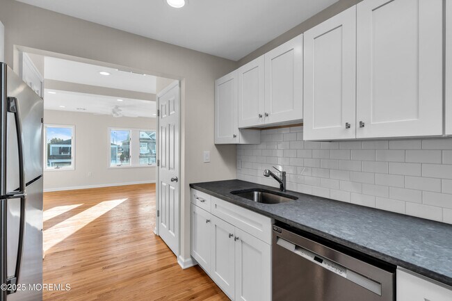 Building Photo - 525 Washington Blvd