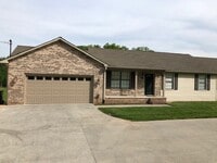 Building Photo - Large 4 Br, 3 Bath Duplex with full Basement