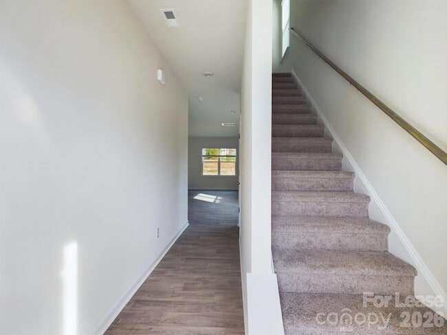 Building Photo - 8021 Murray Br Dr