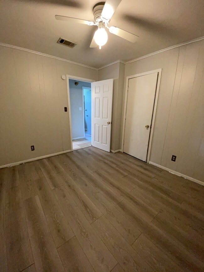 Building Photo - 1160 Maria Dr