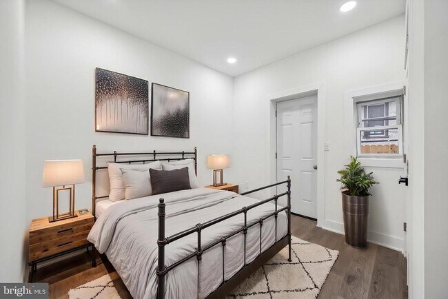 Building Photo - 5719 Cambridge St