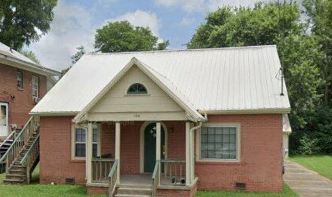 Building Photo - 106 Ingleside St