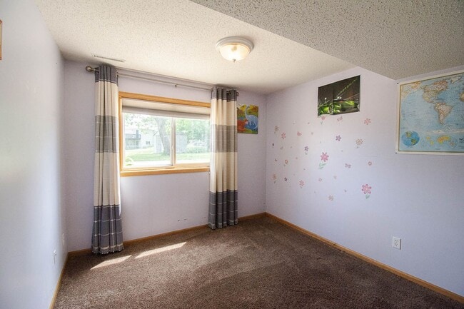 Building Photo - Fantastic NW Rochester home with great updates!