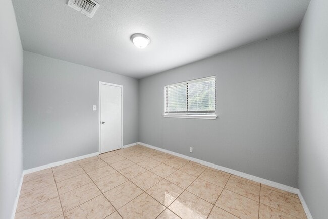 Building Photo - 8778 Serene Ridge Dr
