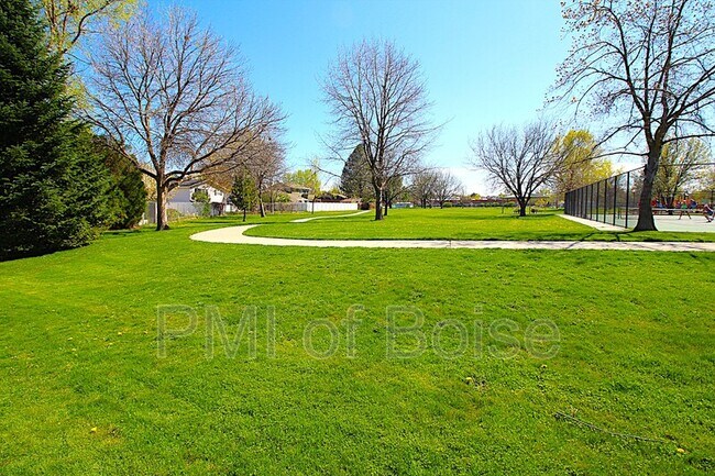 Building Photo - 3357 S Williamsburg Way