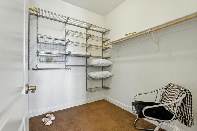 Building Photo - 636 Fan Tail Way